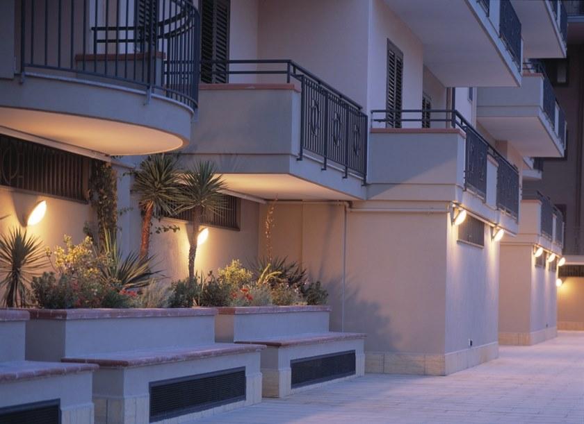 iGuzzini Светодиодный настенный светильник для улицы из алюминия и стекла Ellipse sun-id-1424633 - Вид №1