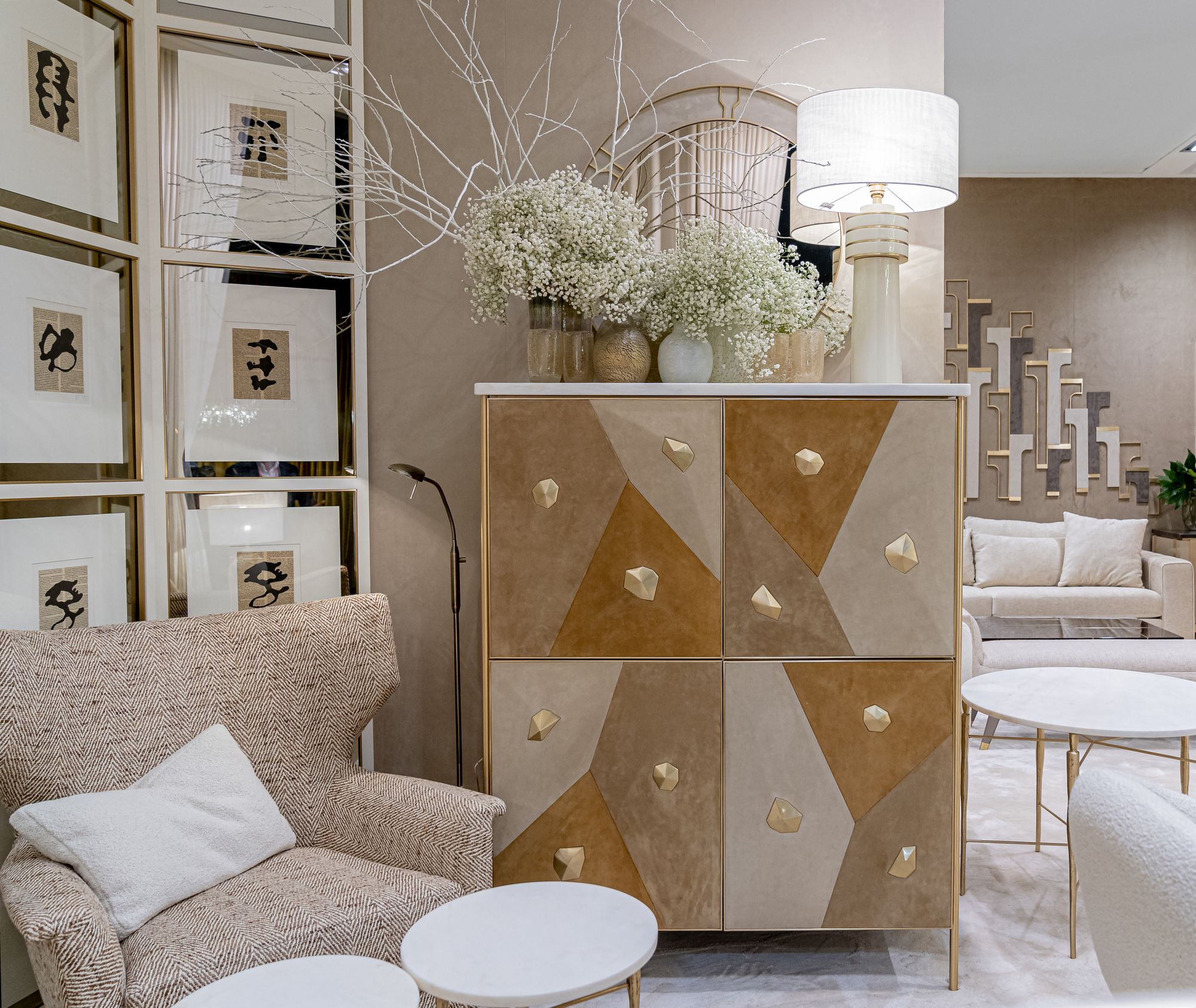 Шкаф из алькантары® и мрамора с распашными дверцами JOSÉ LEITE DE CASTRO Krypton ARCH-00013936