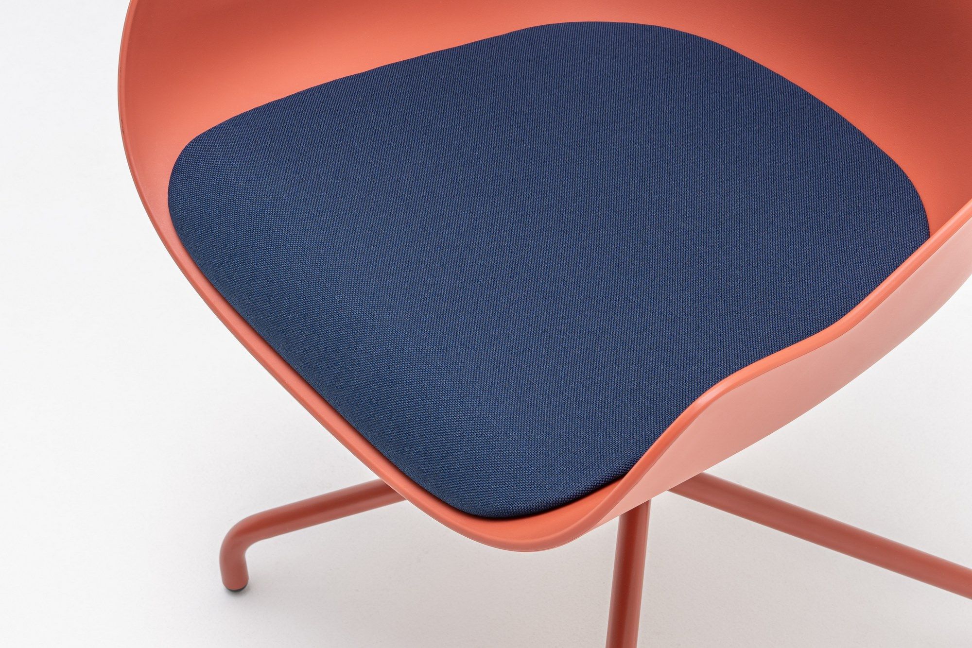 Вращающееся кресло из полипропилена со встроенной подушкой MDD Baltic ARCH-00118371 - Вид №13