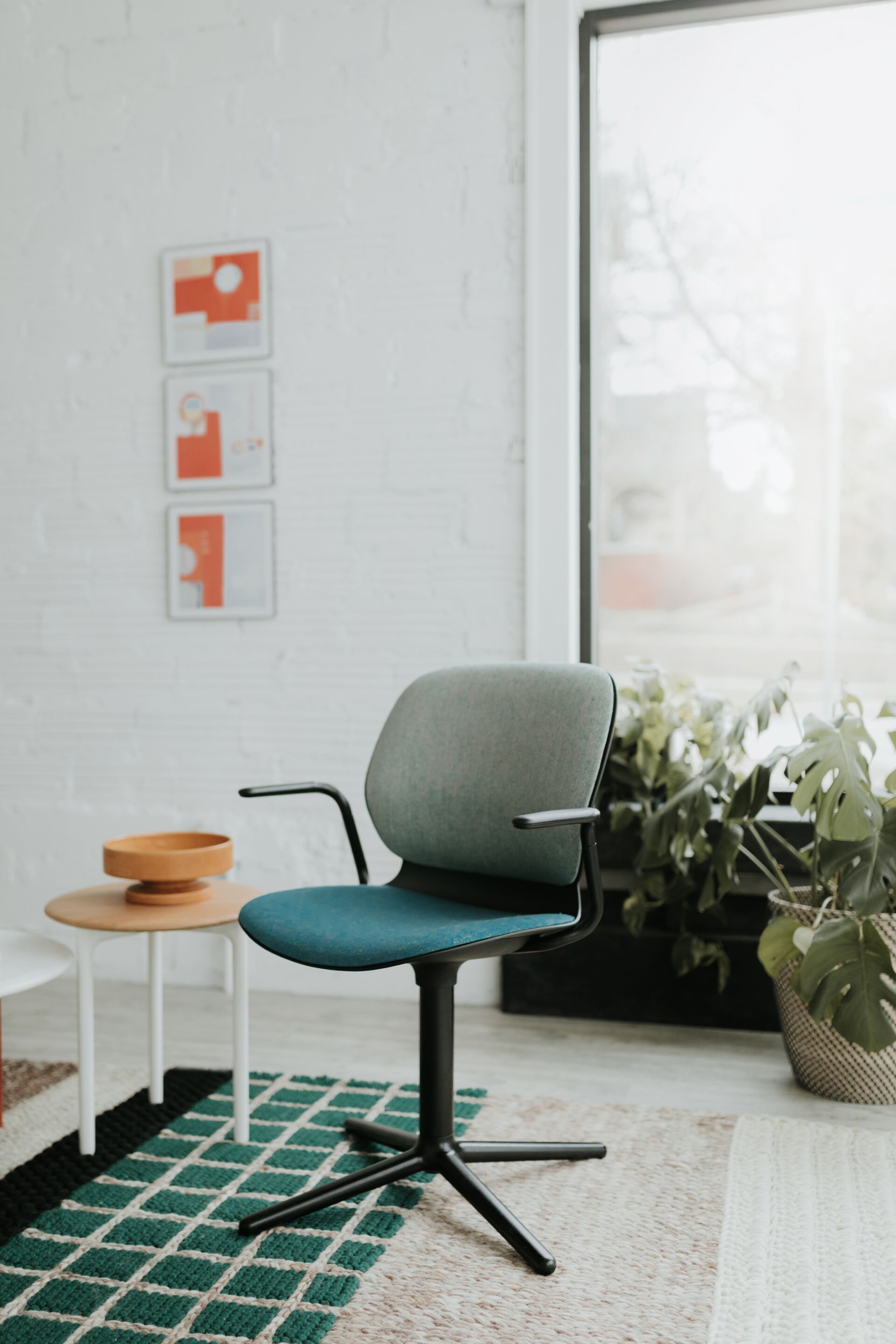 Круглый журнальный столик из массива дуба Haworth Openest ARCH-00058327 - Вид №1