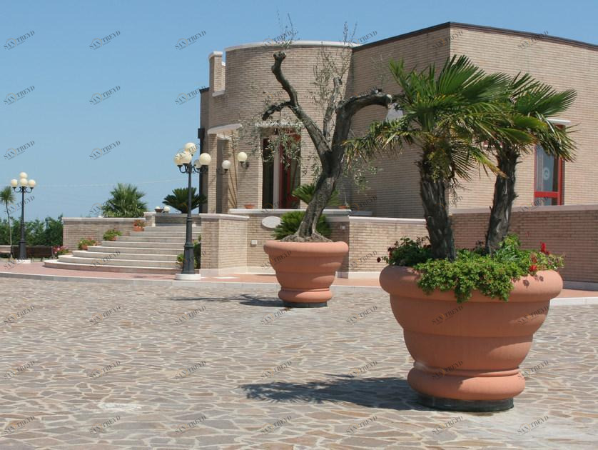 Manufatti Viscio Кашпо для общественных мест из реконструированного камня  Cc 15 