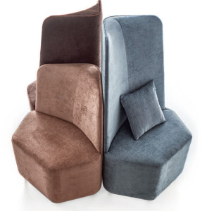 Кресло с высокой спинкой