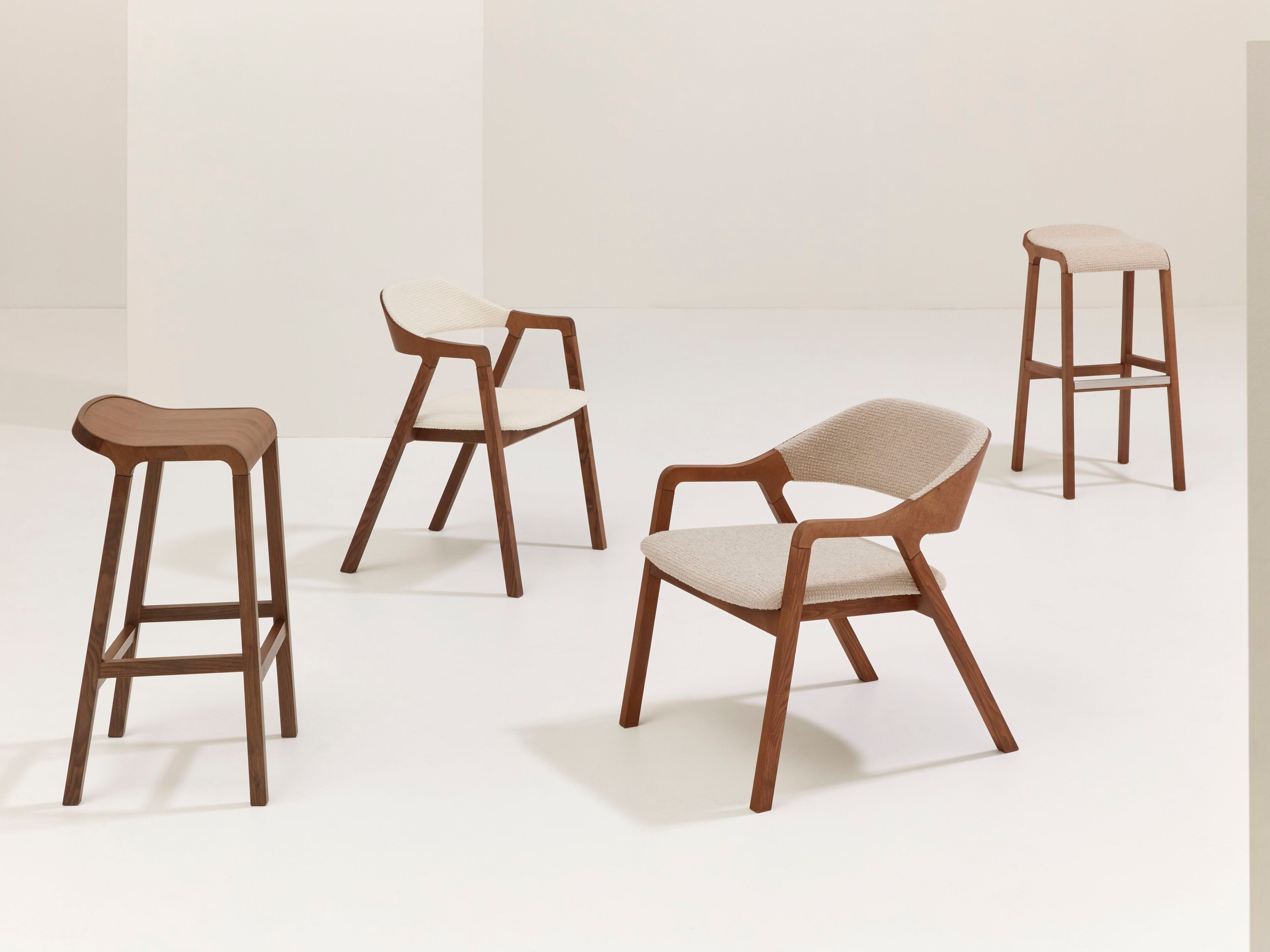 Высокий стул из ясеня с подставкой для ног Billiani Layer ARCH-00126391 - Вид №1