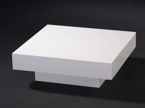 Низкий квадратный журнальный столик для гостиной