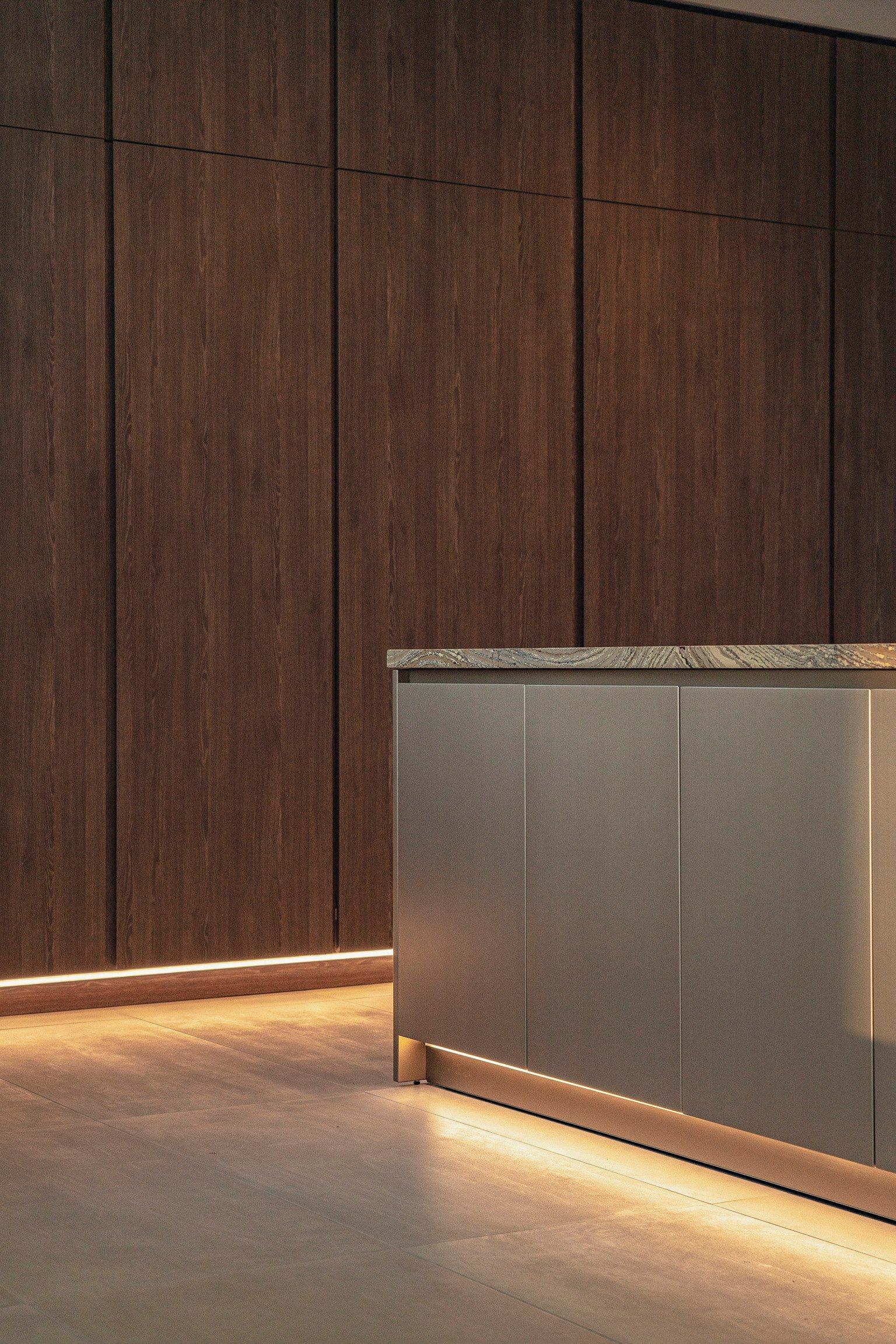 Двусторонняя линейная кухня с островом и соседним столом TM Italia Cucine ARCH-00018862 - Вид №5