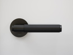 Ручка из нержавеющей стали на розетке