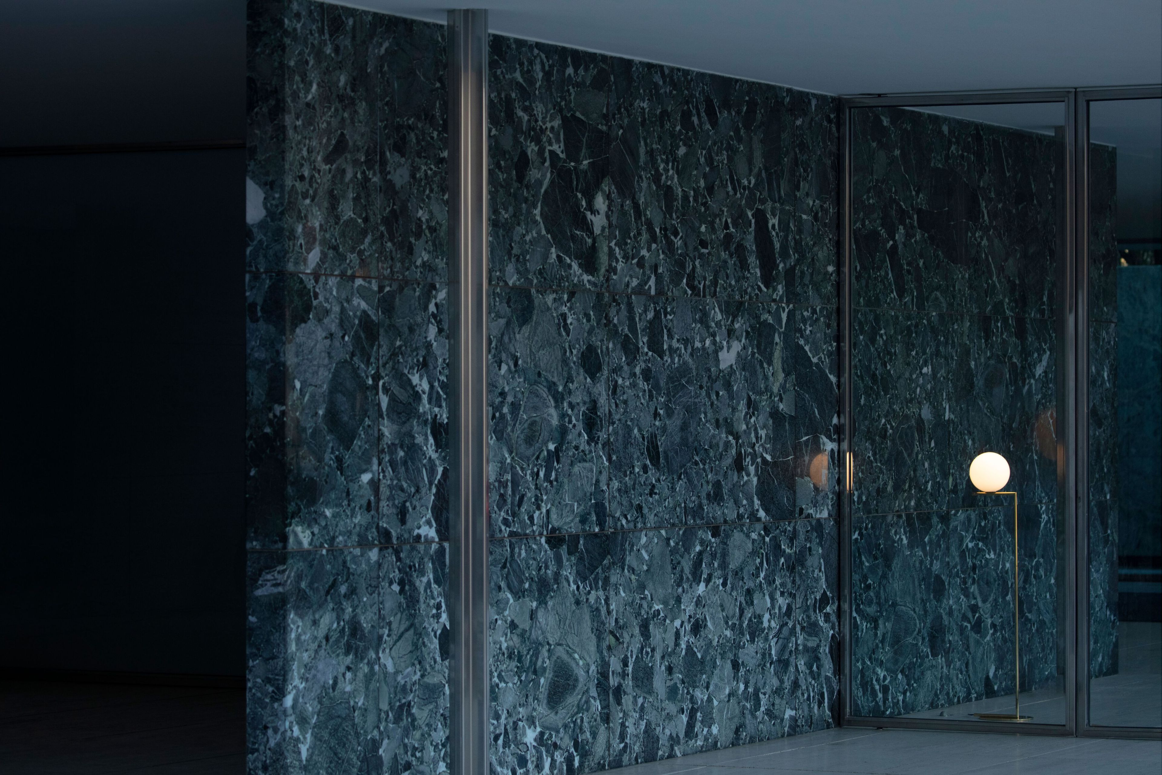 Подвесной светильник из выдувного стекла и 24-каратного золота Flos IC Lights ARCH-00005122 - Вид №1