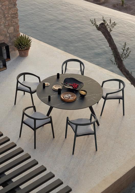 MNST981 Обеденный стол teak nero ⌀100см Manutti Torsa - Вид №24