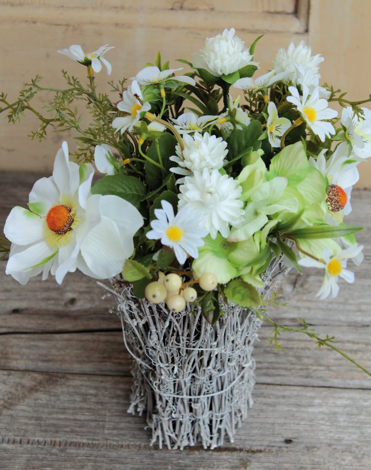 5701 708 a3 Композиция из искусственных цветов с ротангом, 38 см, бело-зеленая H-andreas 