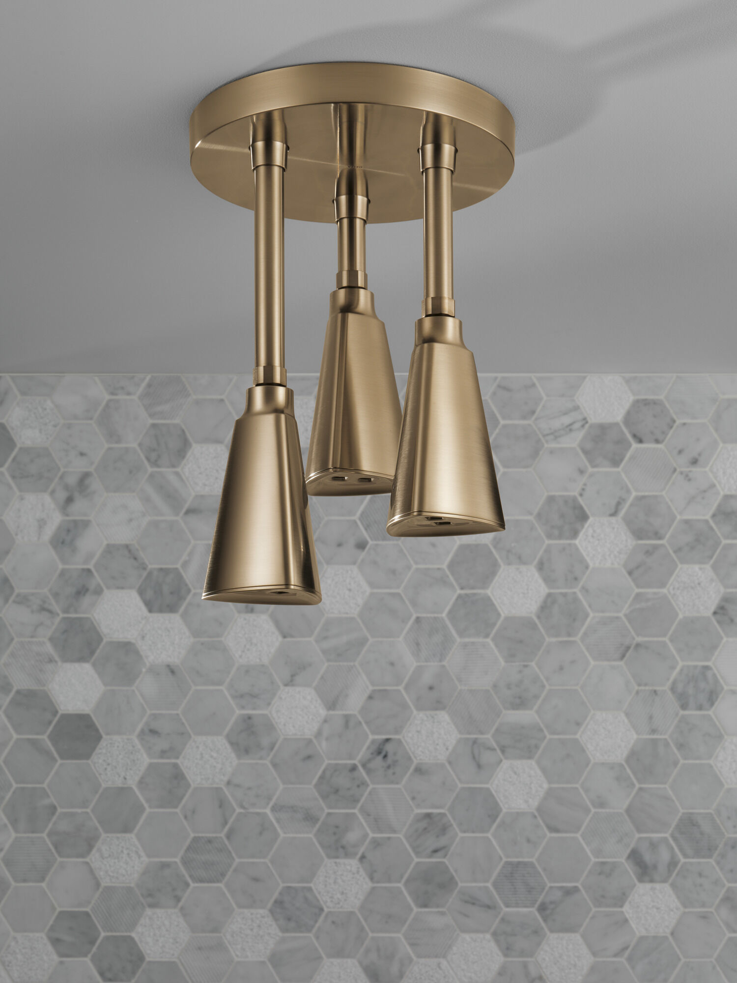 57140-CZ H2Okinetic® Подвесная душевая лейка Raincan Delta Faucet Universal Showering Шампанское бронза  - Вид №2