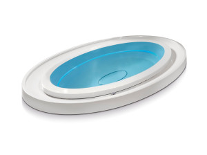 Яркая овальная ванна с гидромассажем