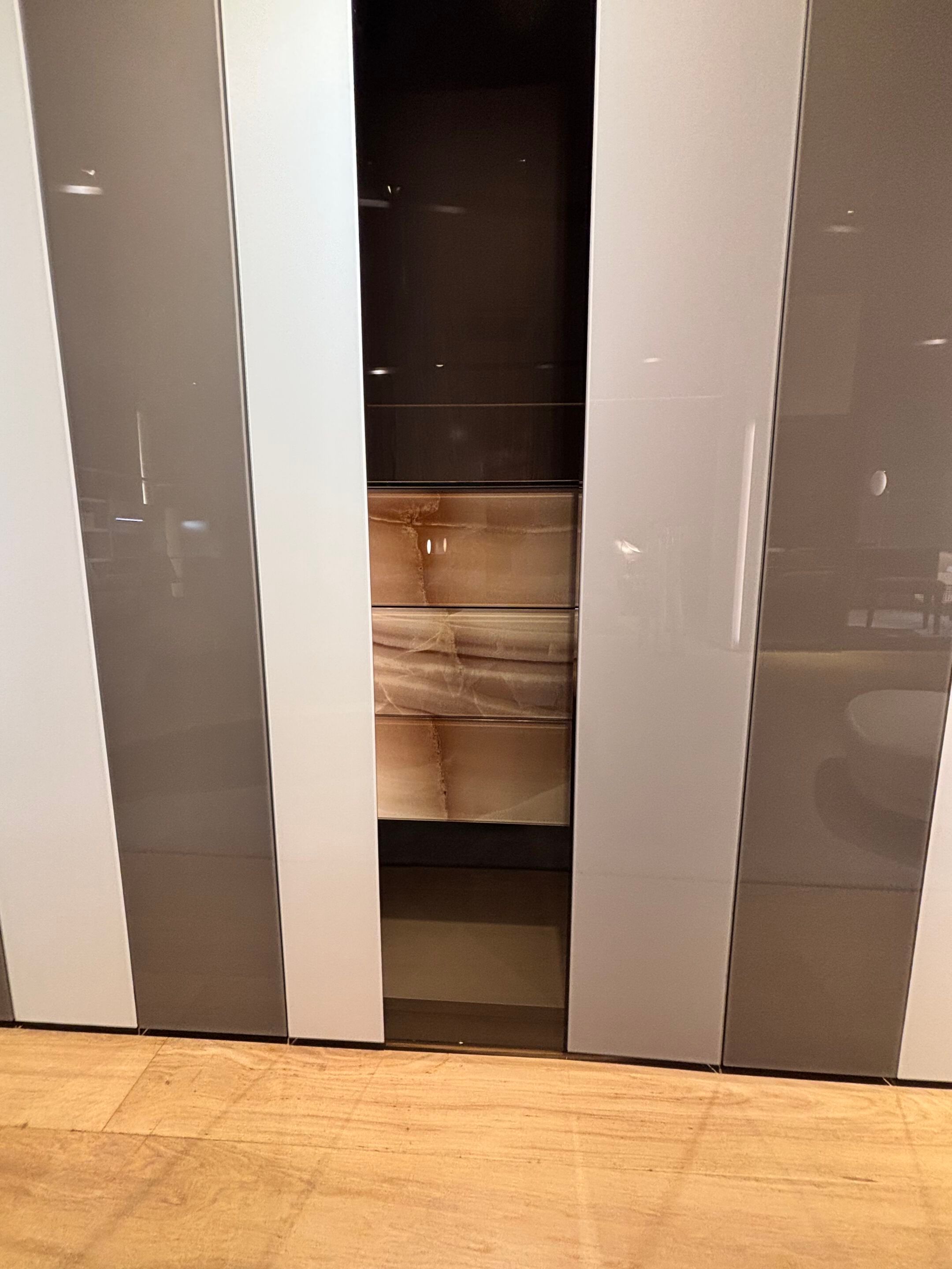 Стеклянный шкаф с комодом In Stock озеро ARCH-00048310 - Вид №3