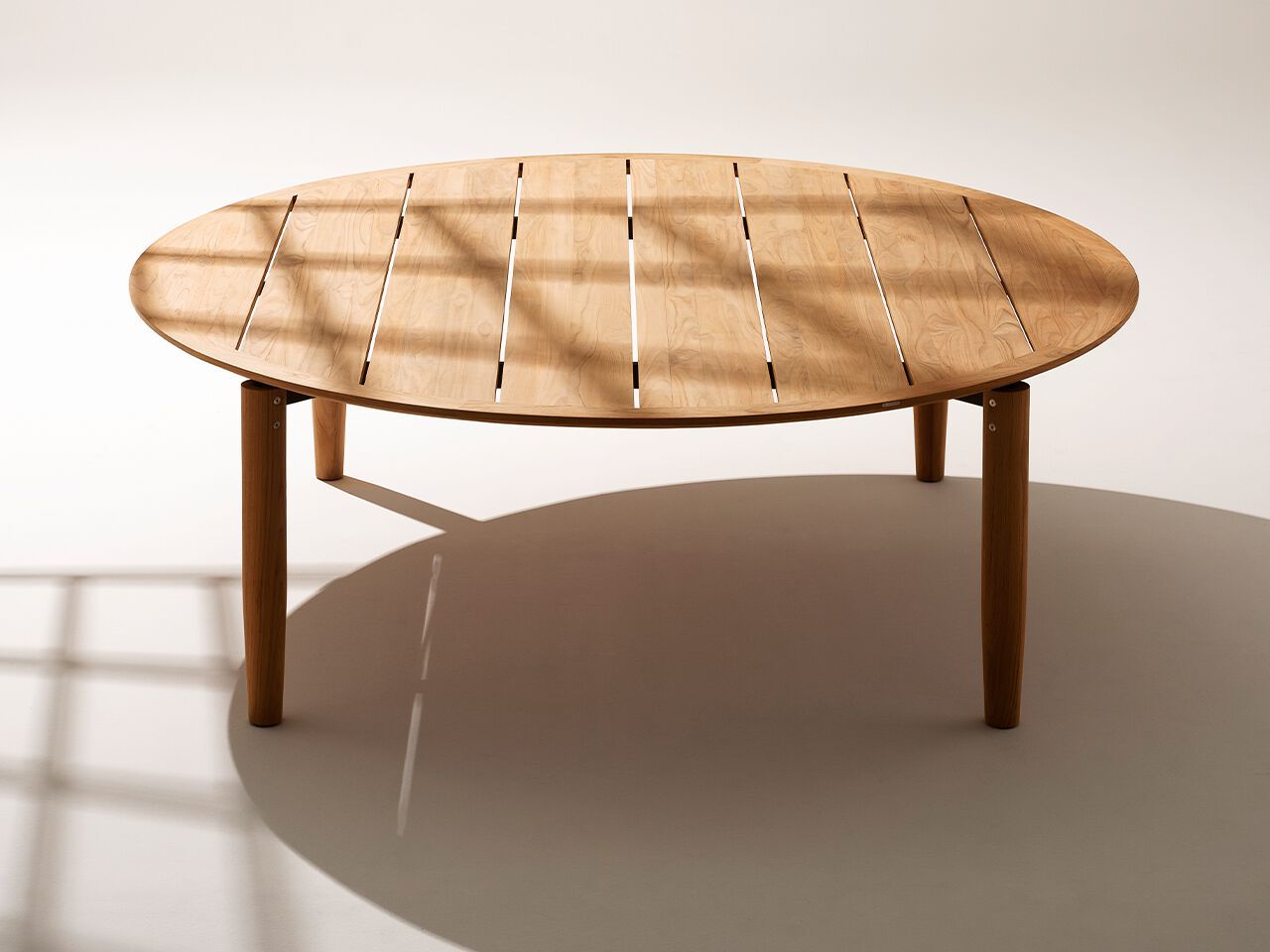 Круглый стол из тикового дерева RODA Levante ARCH-00138030