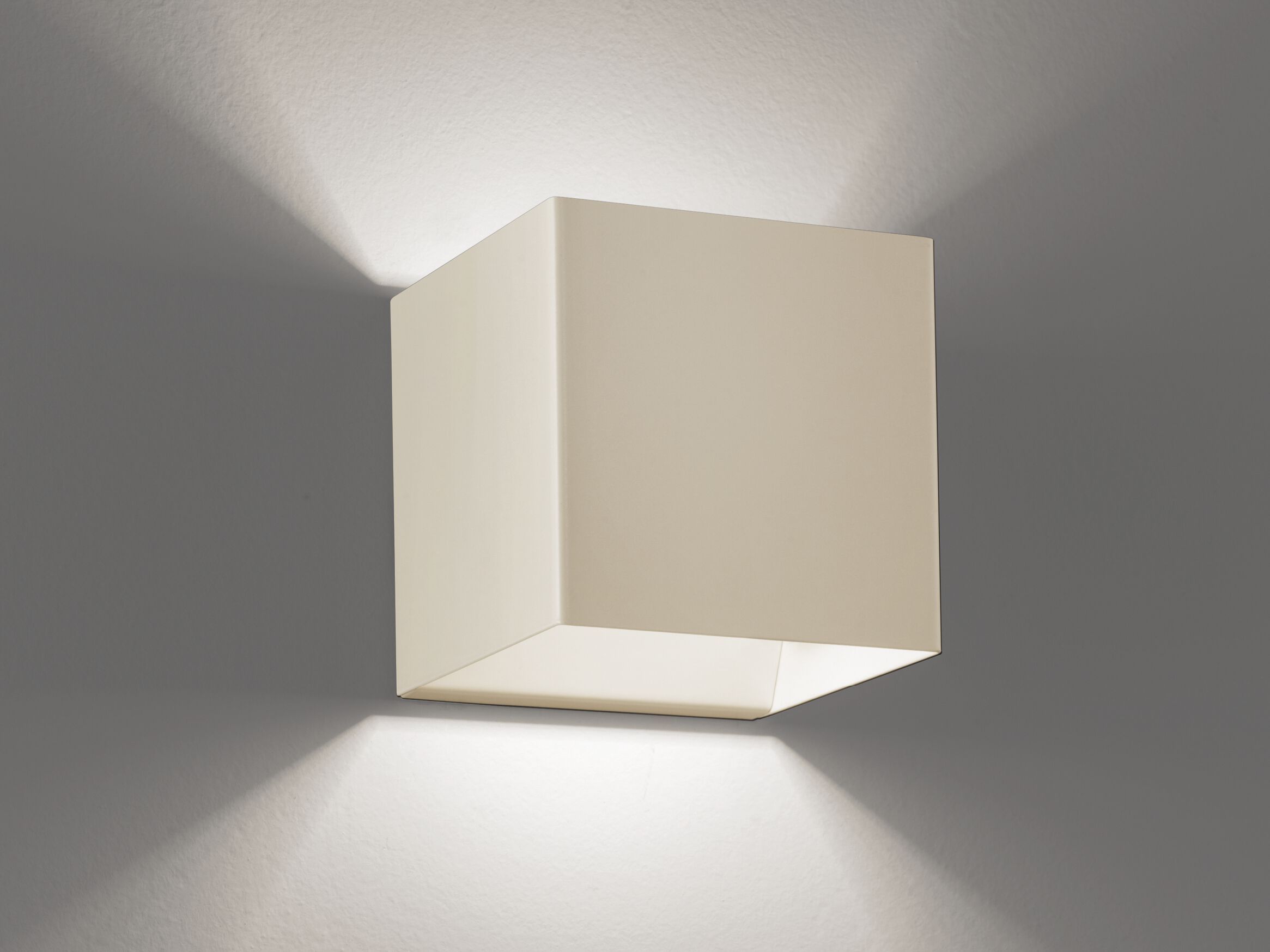 Стальной светодиодный настенный светильник Lodes LASER ARCH-00020139