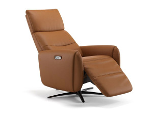 Кожаное кресло с подставкой для ног