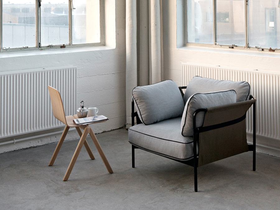 Кресло Can с красным основанием и голубой обивкой Hay 808119 - Вид №3