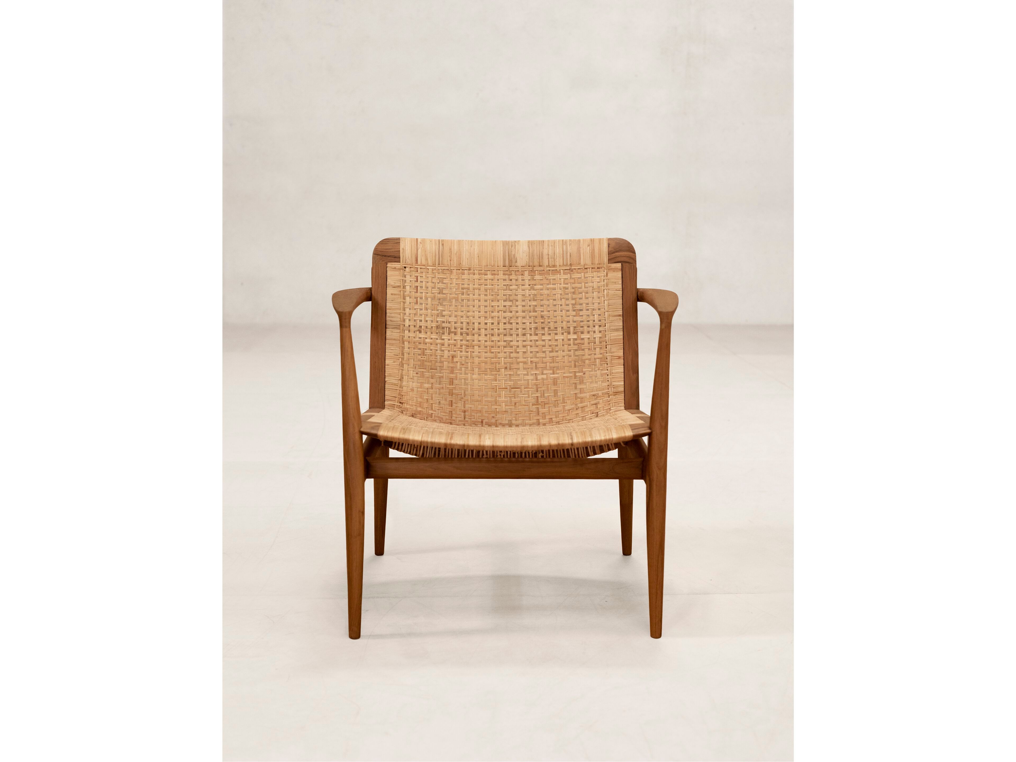 Стул из тикового дерева Phantom Hands Tangāli ARCH-00060356 - Вид №1