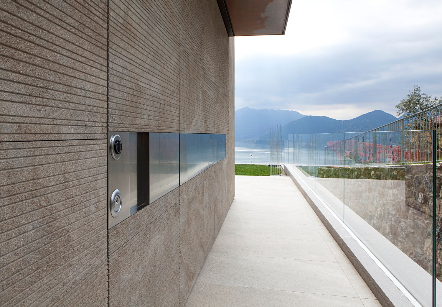 Бронированная входная дверь с каменной облицовкой Oikos Tekno ARCH-00036149 - Вид №4