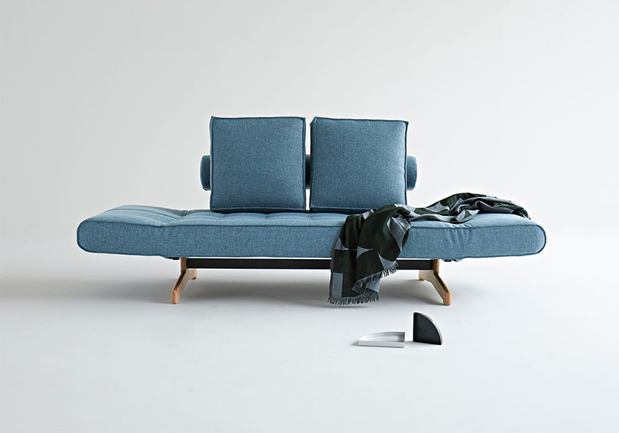 Диван Ghia с ножками из лакированного дуба и черной рамой, голубой Innovation Living GHIA525 - Вид №7