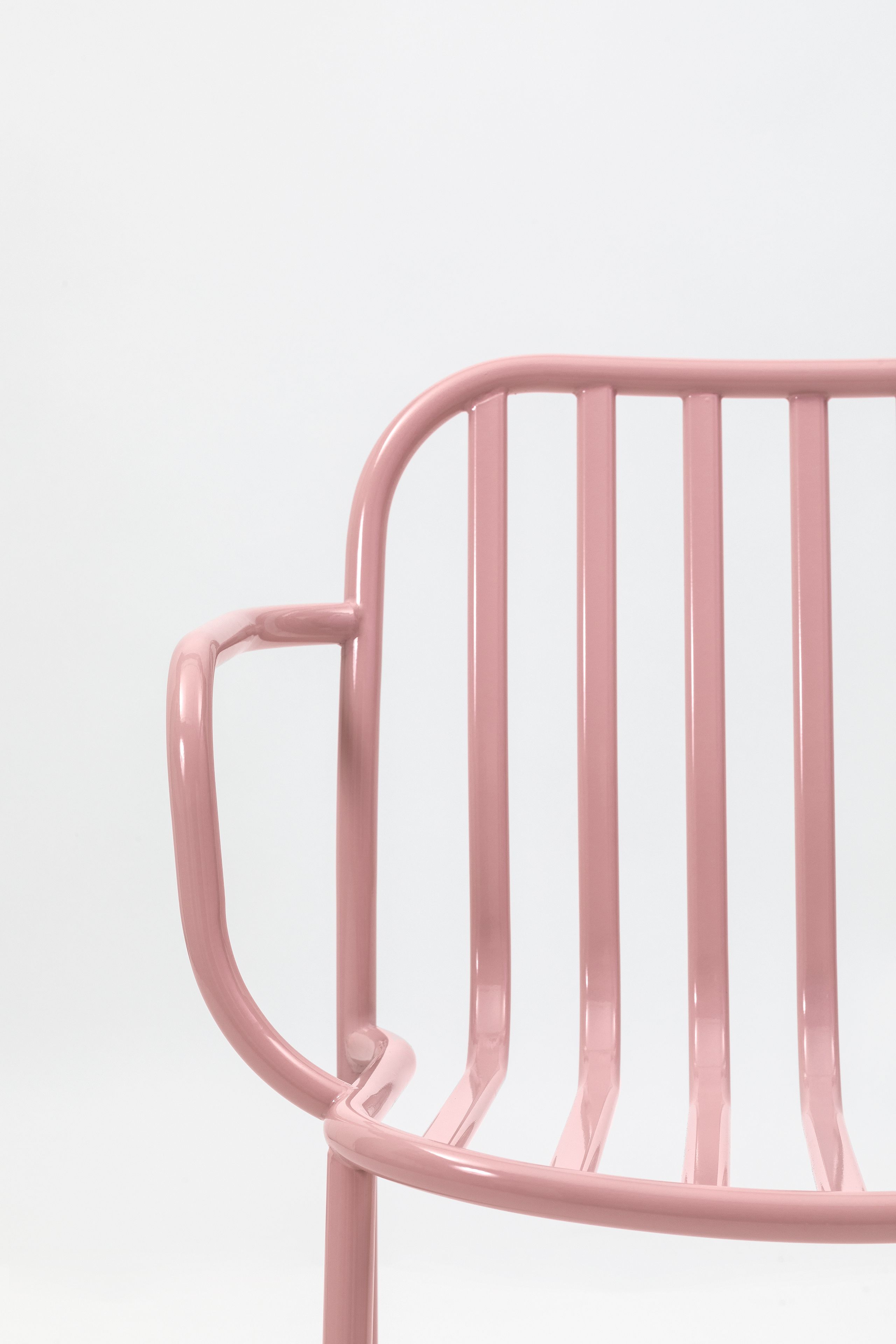 Металлический штабелируемый стул с подлокотниками TrabA' Metis ARCH-00039190 - Вид №1