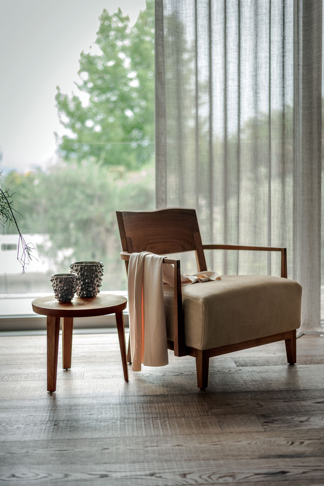 Кресло с подлокотниками из массива дерева и кожи Riva 1920 Wilma ARCH-00113250 - Вид №2