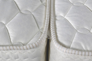 Соммье, обитый досками из елового дерева