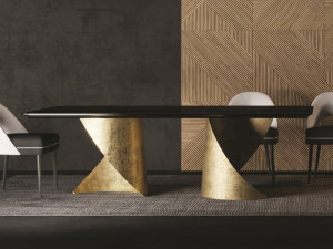 Деревянный прямоугольный стол