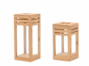 Деревянный и стеклянный фонарь