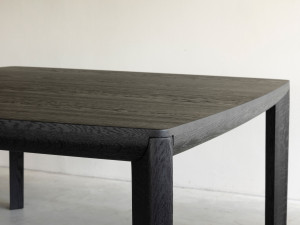 Квадратный обеденный стол из массива дерева