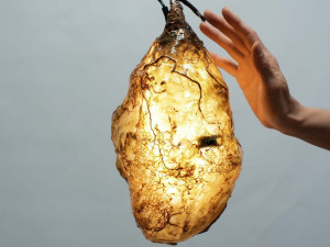 Яркая скульптура