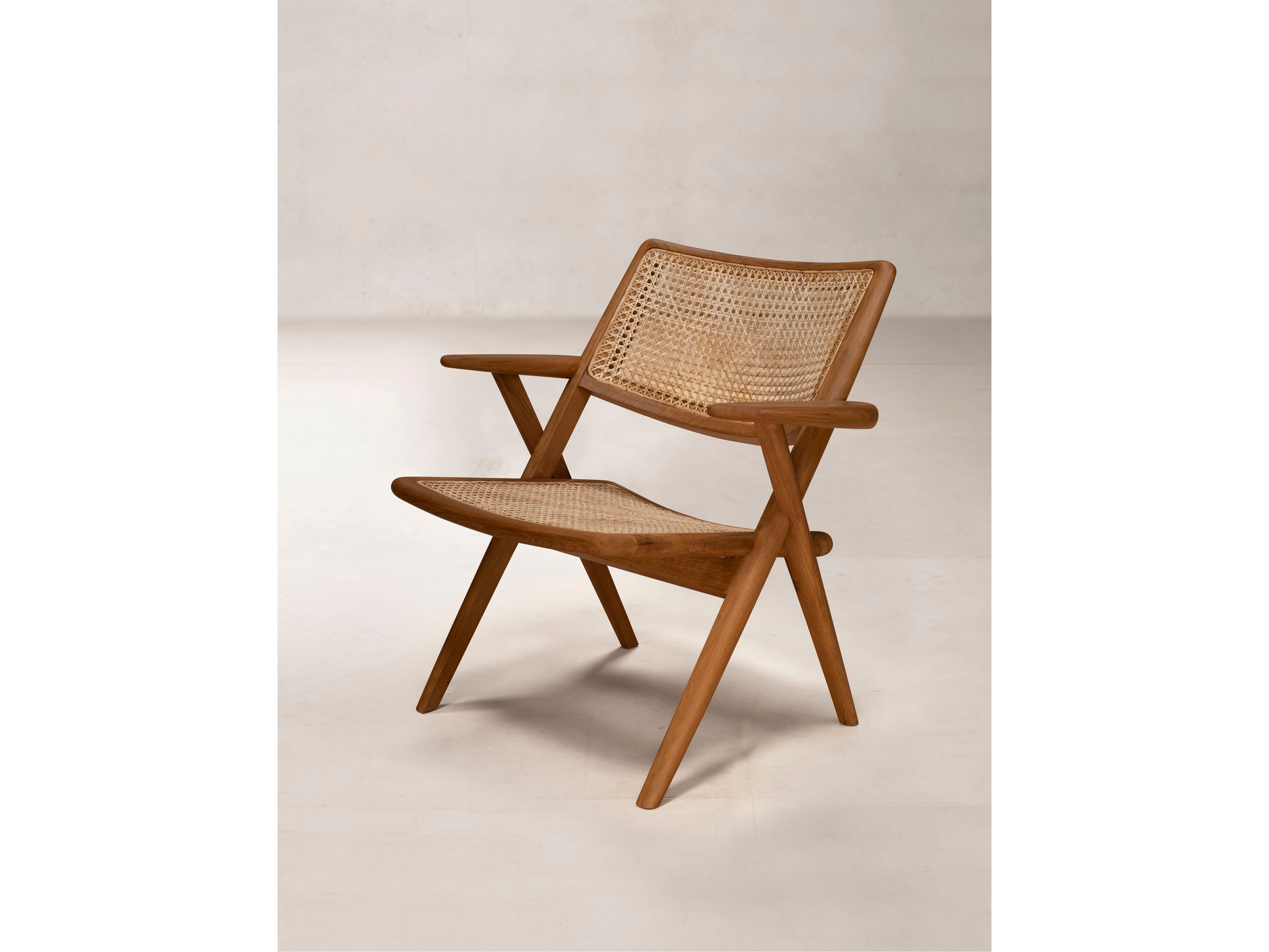 Стул из тикового дерева с подлокотниками Phantom Hands Muṅgāru ARCH-00003923 - Вид №2