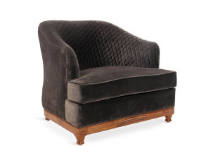 Тканевое кресло с подлокотниками