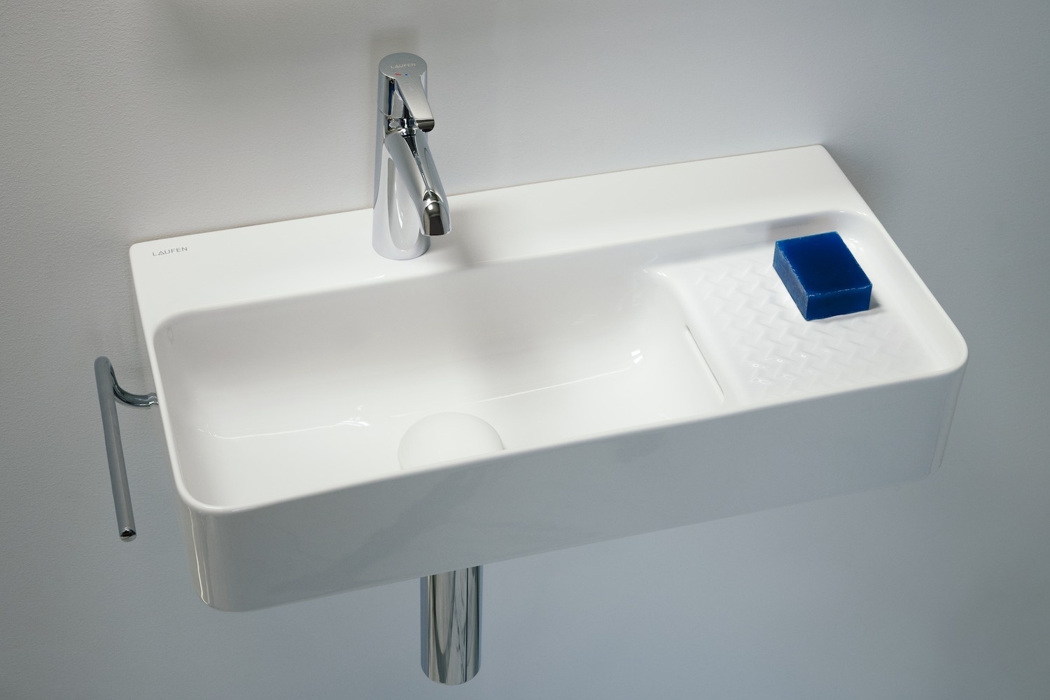 H8152854001561 Раковина укороченная, с полочкой справа LAUFEN PRO - Вид №2