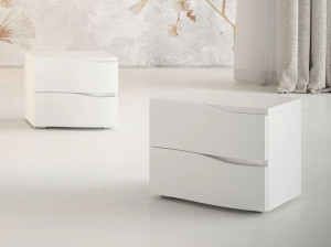 Деревянная прямоугольная тумбочка с ящиками