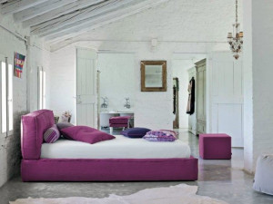 Односпальная кровать с мягким изголовьем