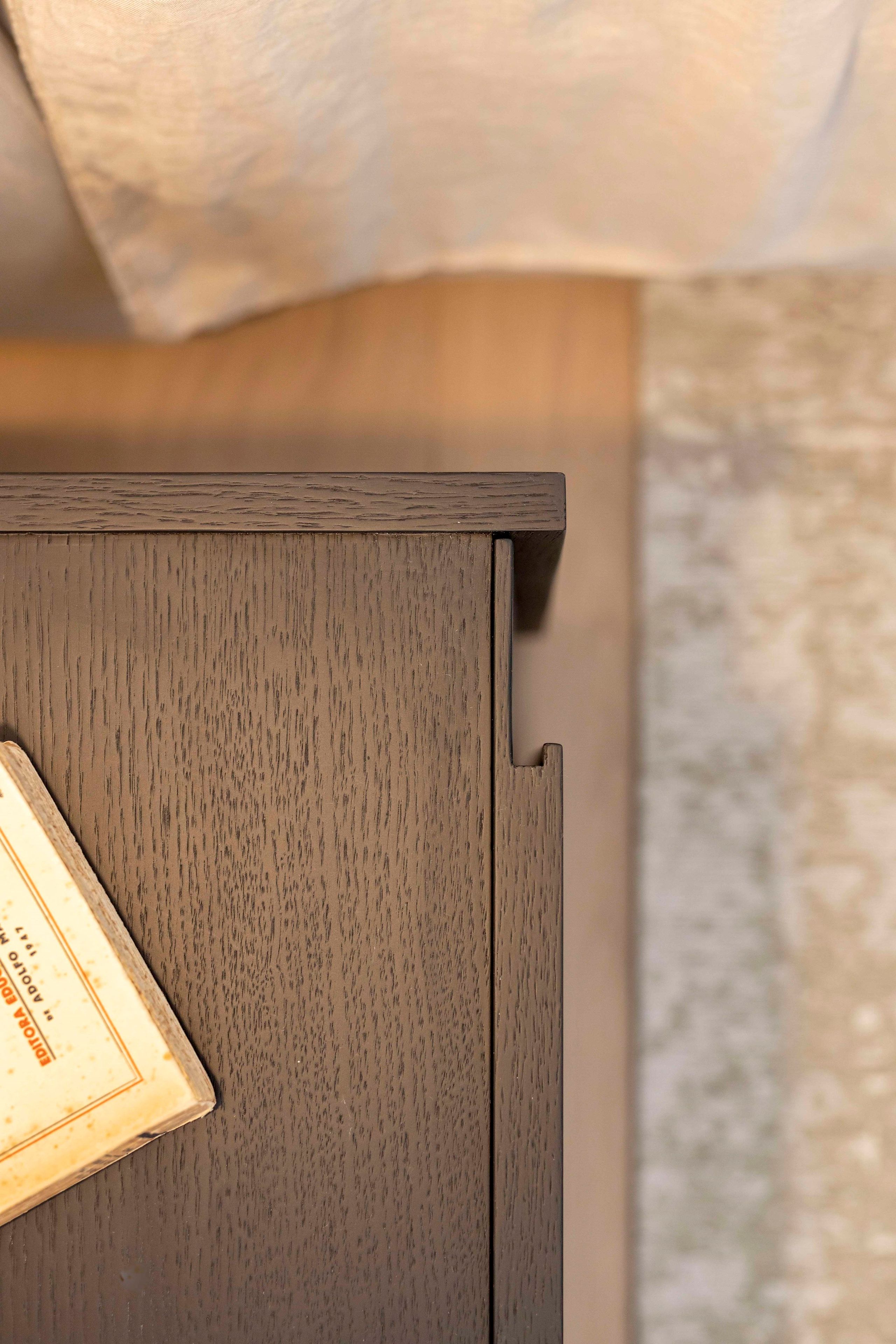 Прямоугольная прикроватная тумбочка из орехового дерева с ящиками Stylish Club Sevilha ARCH-00016888 - Вид №3