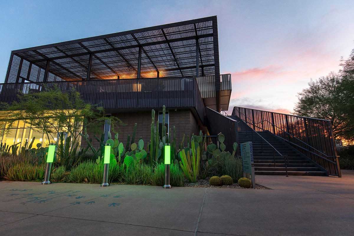 FSRT233 Столбик световой колонны  Forms-surfaces  - Вид №38