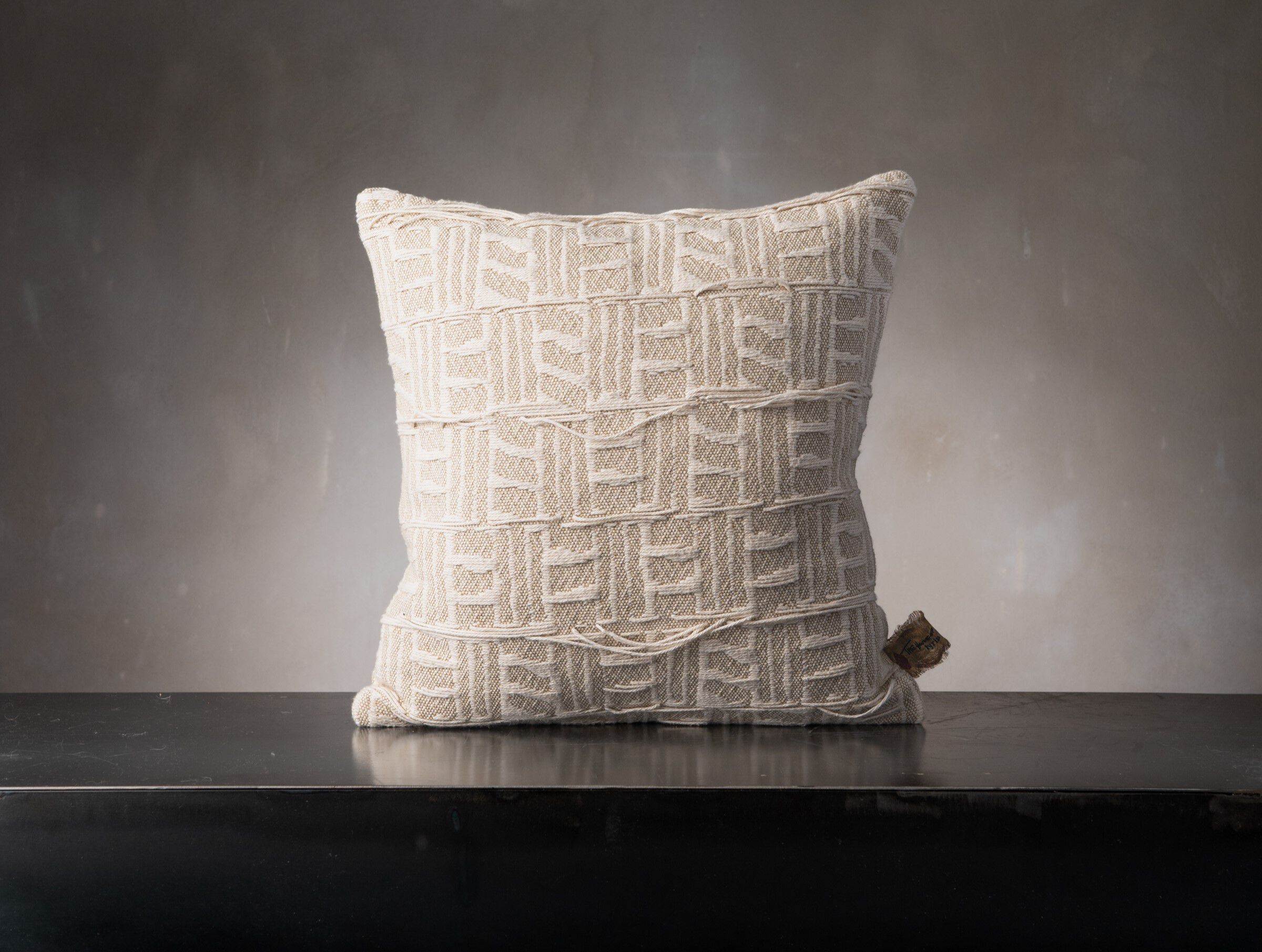 Квадратная подушка из хлопка The House of Lyria MABERTO ARCH-00104586