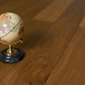 Паркетная доска Amber Wood Дуб Натур с брашью (Текстурированная) 909х125 мм.