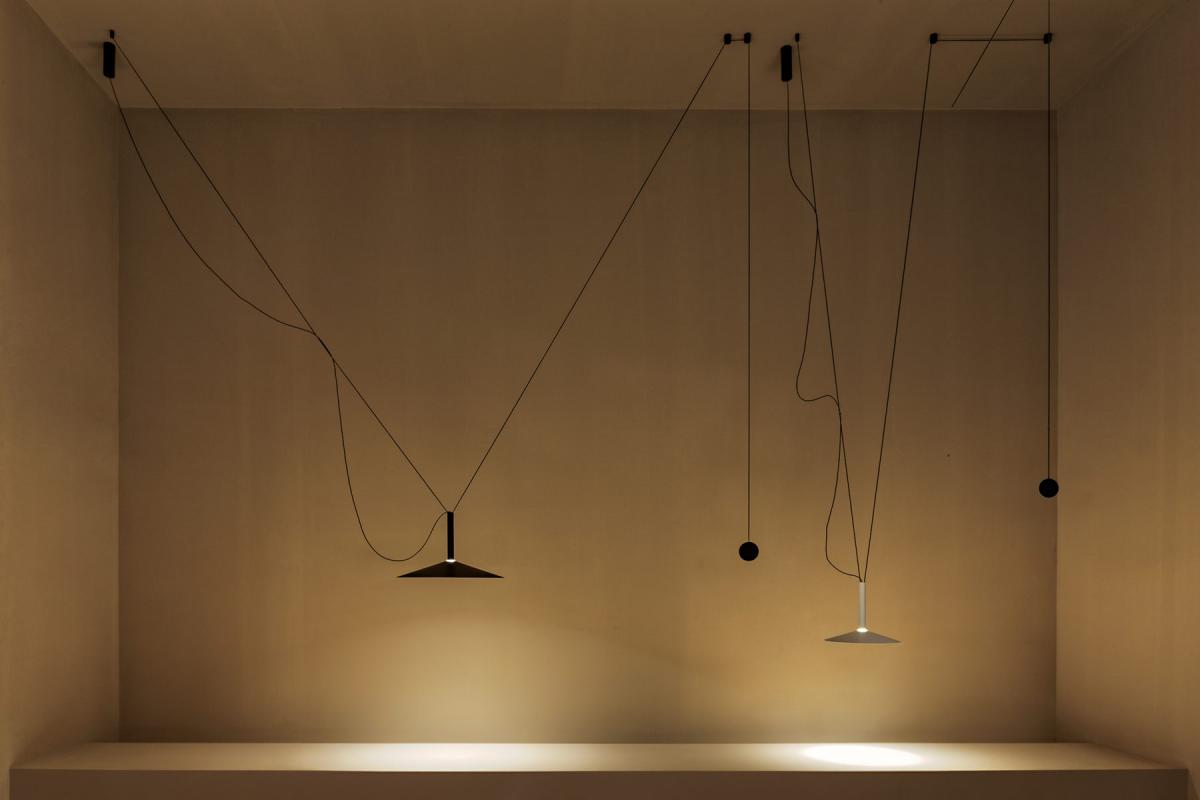 094934 Люстра Contrapeso 47 с противовесом черная Marset Milana  - Вид №1