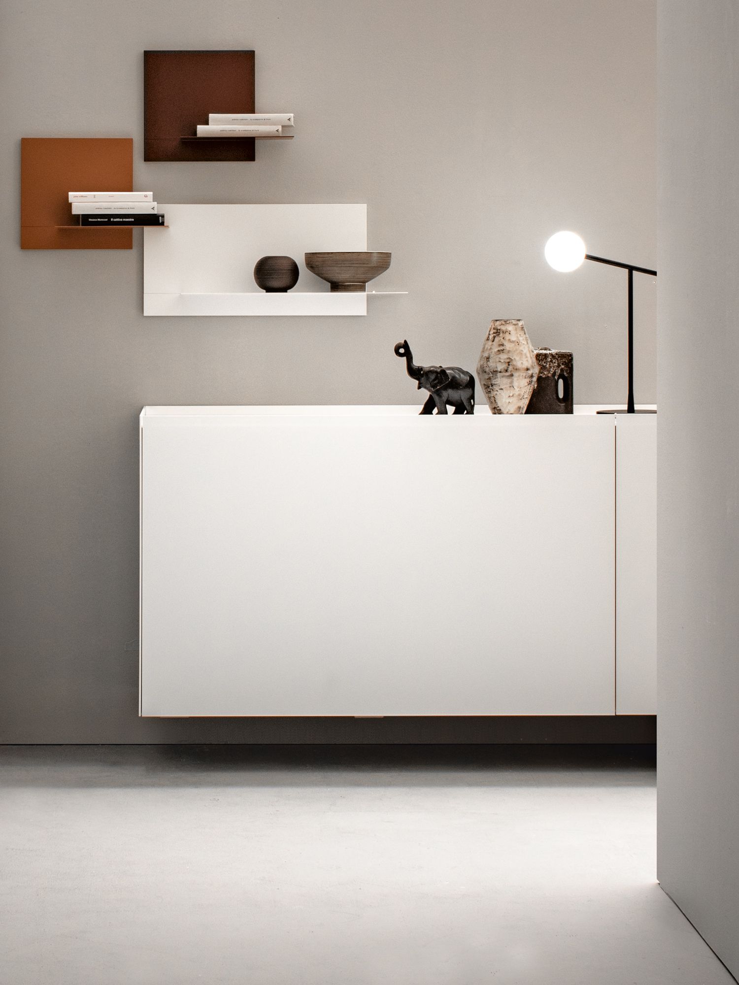 Подвесной шкаф из лакированного стекла с копланарными дверями Capo d’Opera ателье ARCH-00035768 - Вид №1