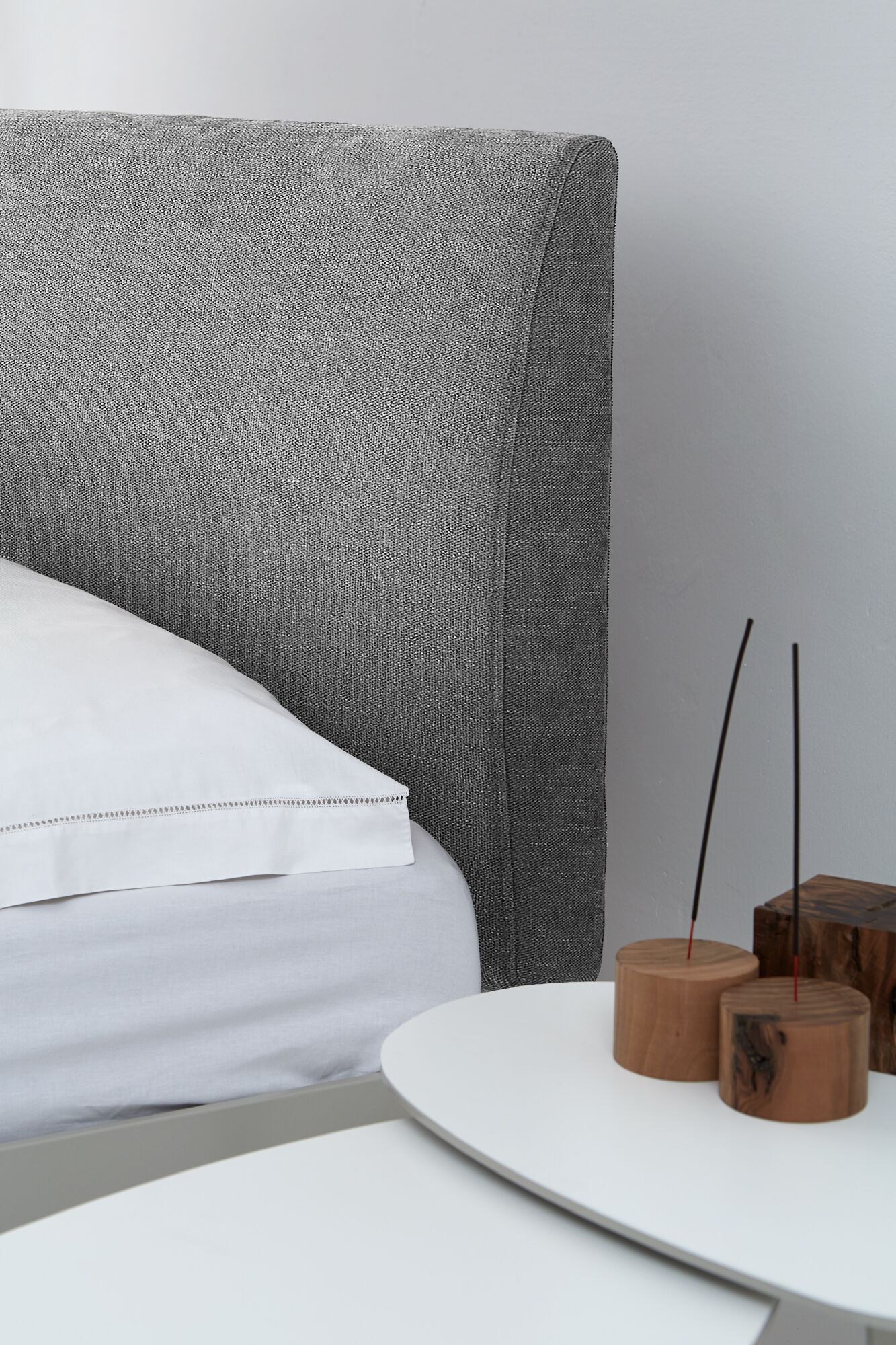 Алюминиевая двуспальная кровать с мягким изголовьем isOnAir ALU MIN BED ARCH-00004810 - Вид №4