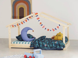 Деревянная односпальная кровать