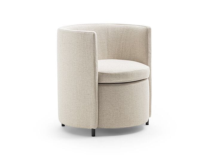 Тканевое кресло с подлокотниками Frigerio Lou ARCH-00003949