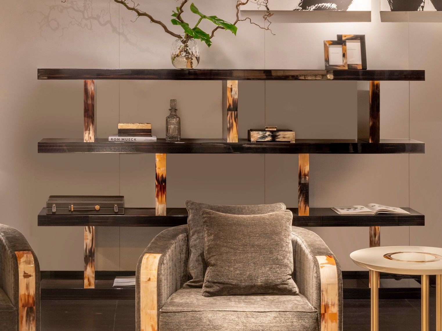 Черный двухсторонний книжный шкаф ARCAHORN Shine ARCH-00085974 - Вид №1