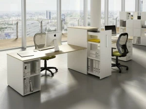 CUF Milano Несколько рабочих станций со встроенной полкой Doria