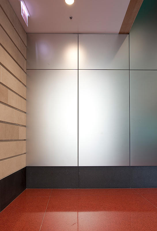 FSRT658 Система облицовки стен Levele с поплавковыми панелями из плавленого нейзильбера с отделкой из песчаника в доме regent, вашингтон, округ Колумбия Forms-surfaces  - Вид №25