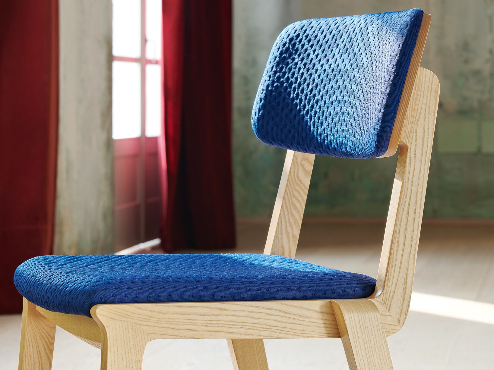 Деревянный стул с мягким сиденьем Very Wood ARCH-00067614