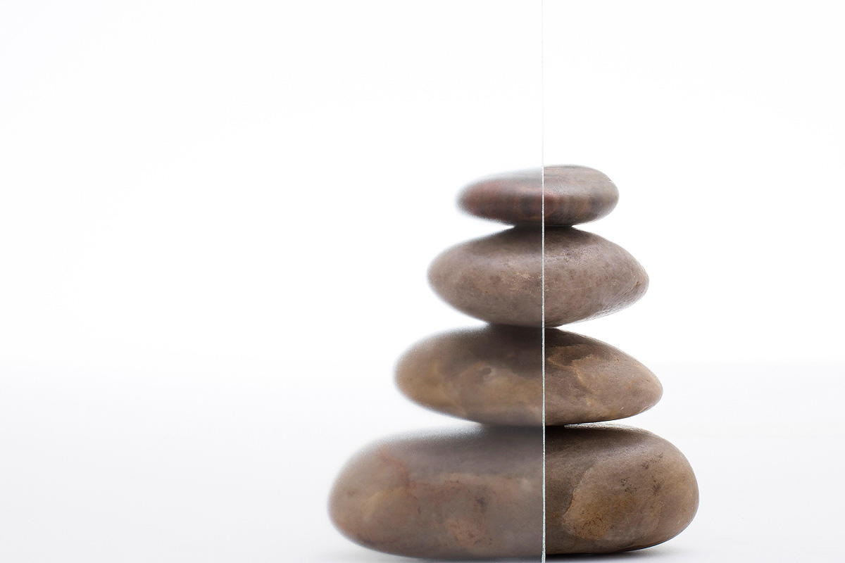 FSRT350 Стекло Vivispectra elements, показанное в конфигурации обзора, с прослойкой изображения yucca blue и отделкой pearlex + Forms-surfaces 