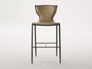 Высокий кожаный стул со спинкой